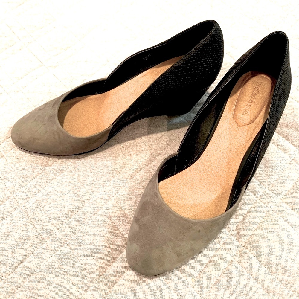 Two toned/color locked Violet & Red Palace Wedge Heels, black/gray